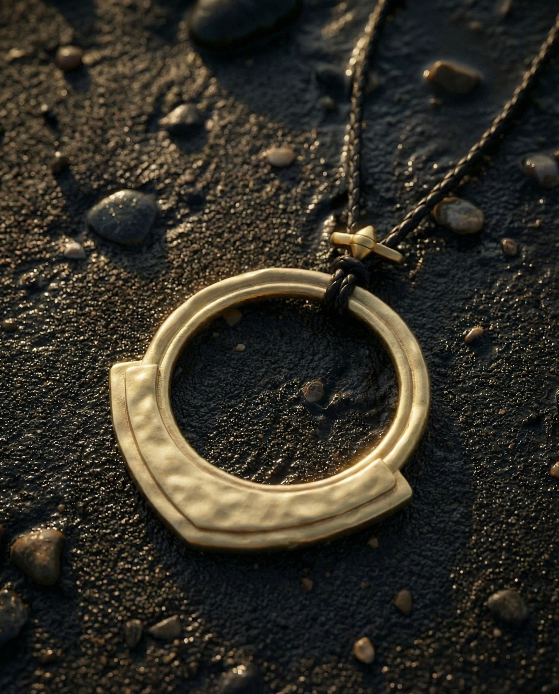 Harlow Arch Pendant Necklace